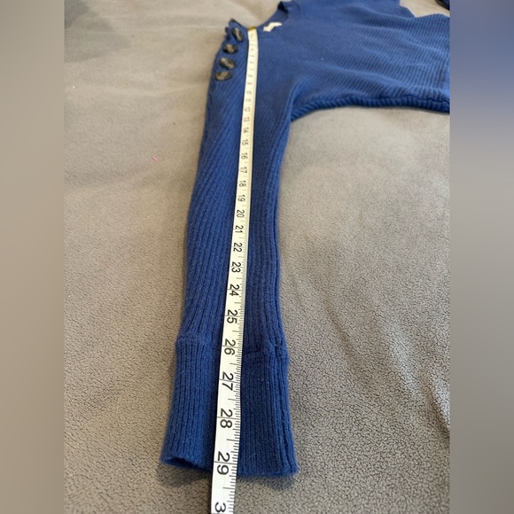 Prof Apparel Blue Bat Wing Women’s Sweater. Ribbed knit sweater buttons - Picture 4 of 11